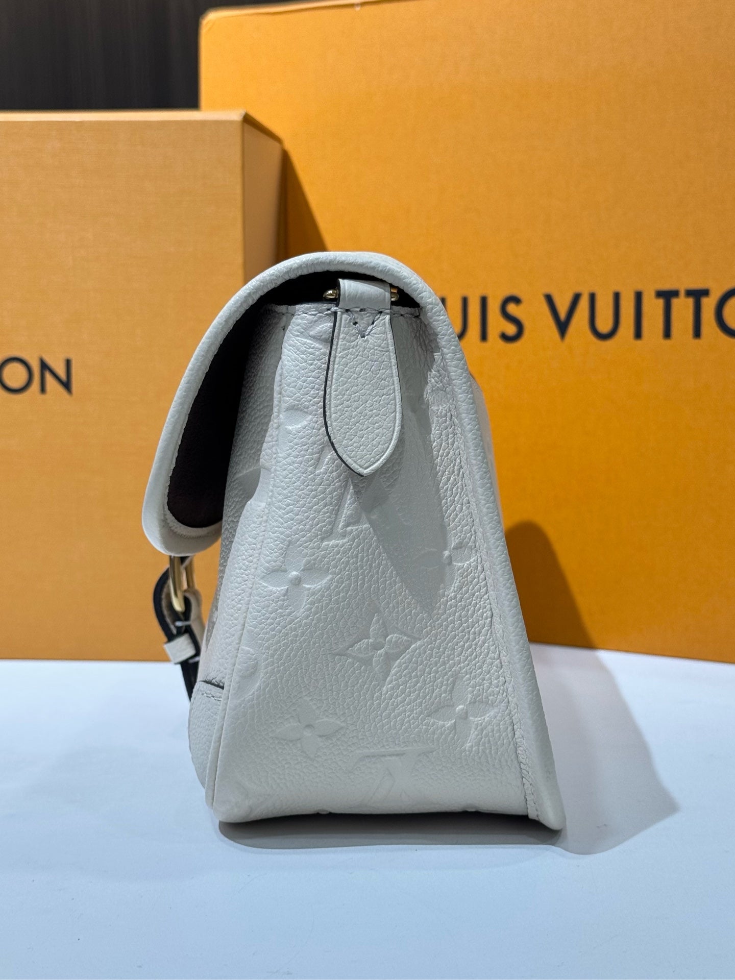 Louis Vuitton - Dione Baguette - Leather - White - (medium)