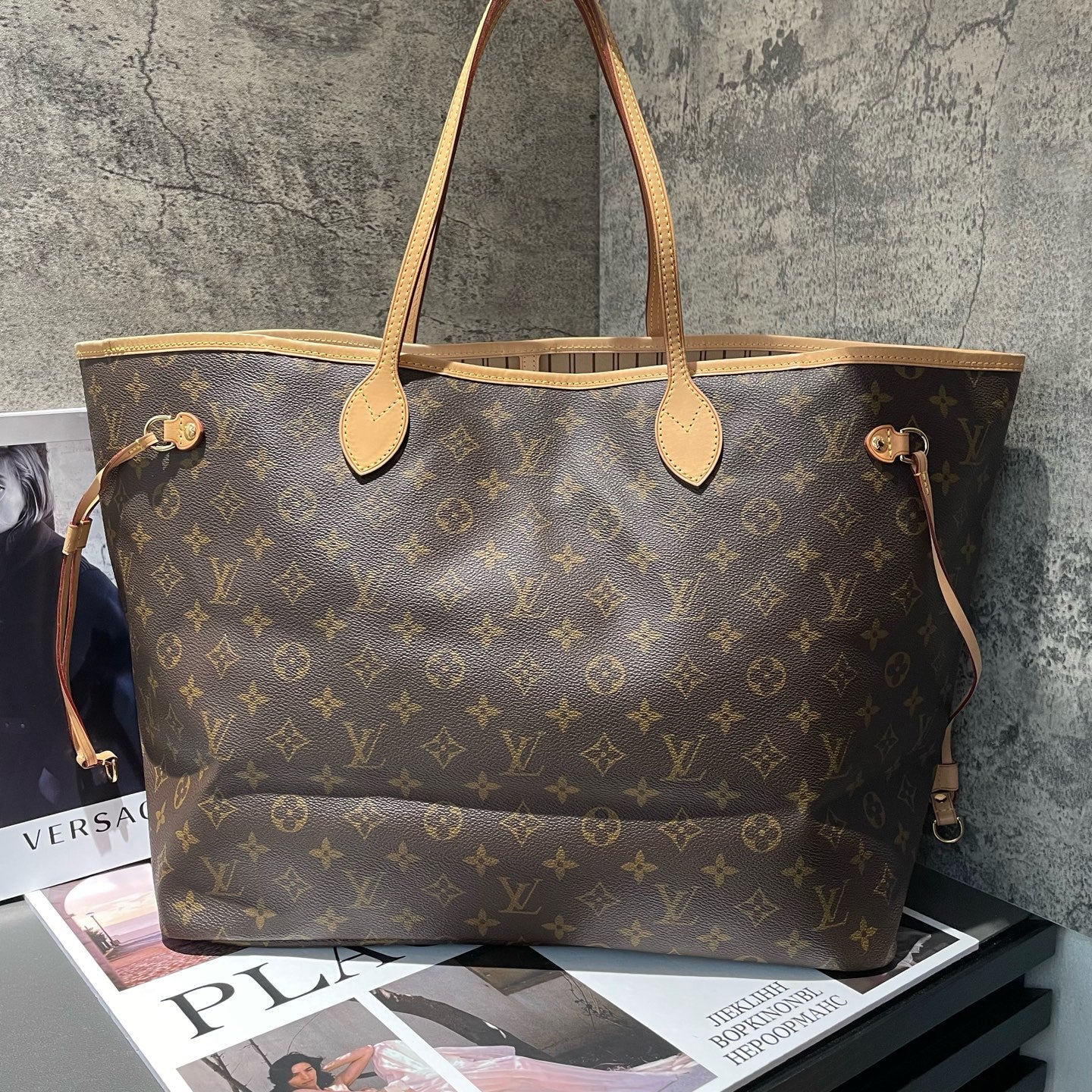 Louis Vuitton - Neverfull GM - Monogram coated canvas with natural cowhide leather trim - Brown - (Large)