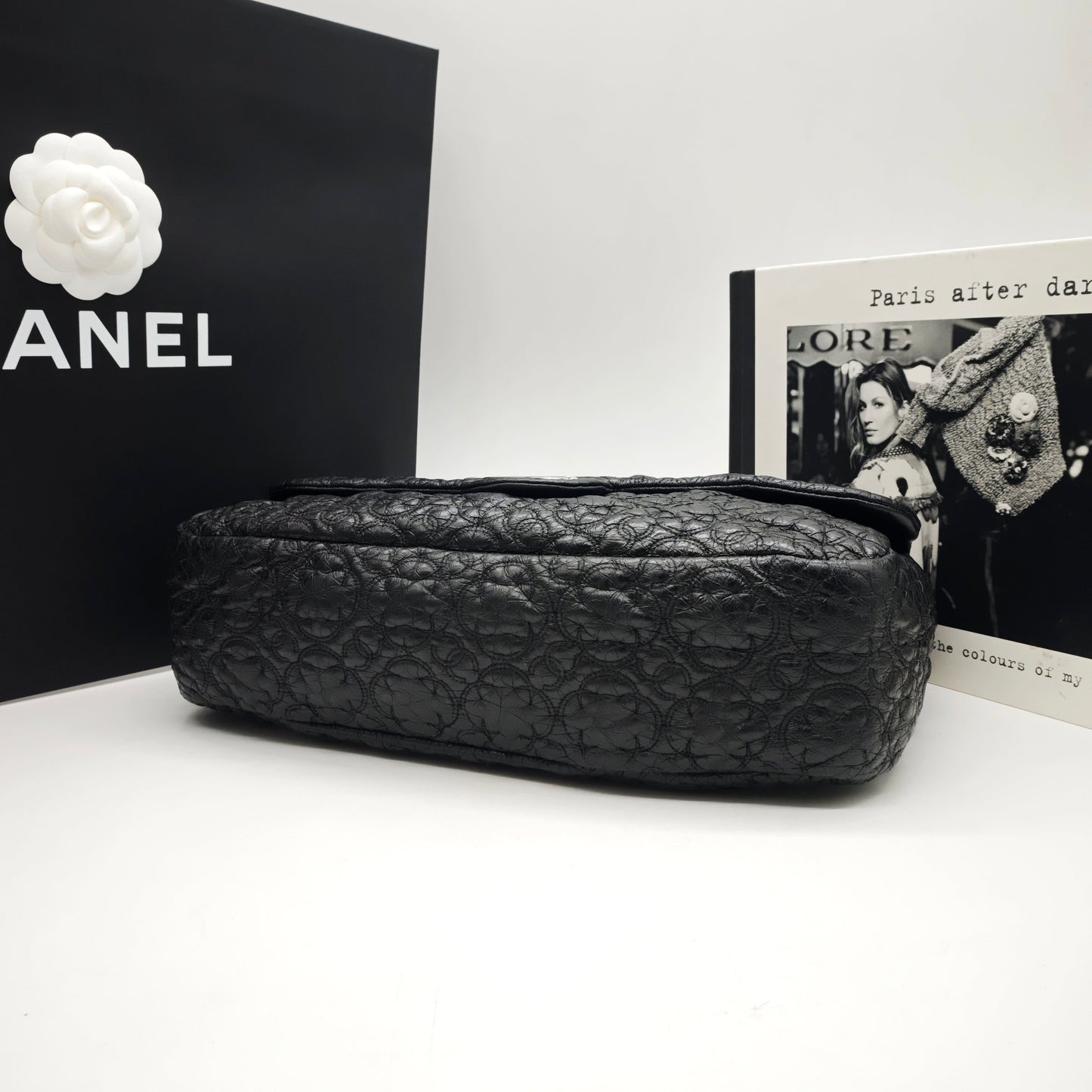 Chanel - Vintage Camellia Embossed Flap Bag - Leather - Black - (Medium)