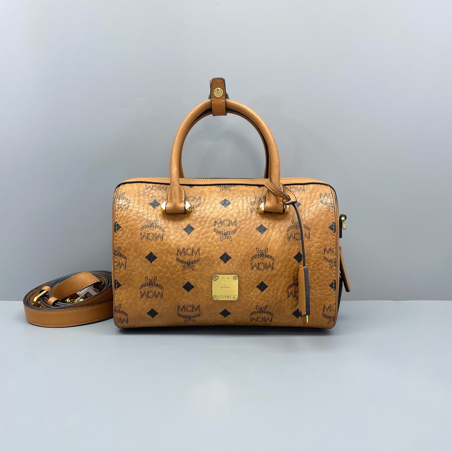 MCM - Visetos Boston Bag Small - Visetos coated canvas with leather trim - Cognac with black monogram - (small)