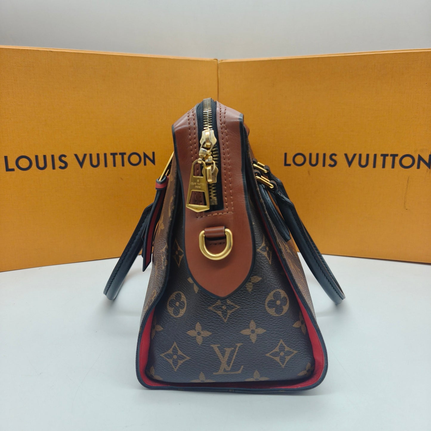 Louis Vuitton - Tuileries Besace - Monogram coated canvas with leather trim - Multicolour - (medium)