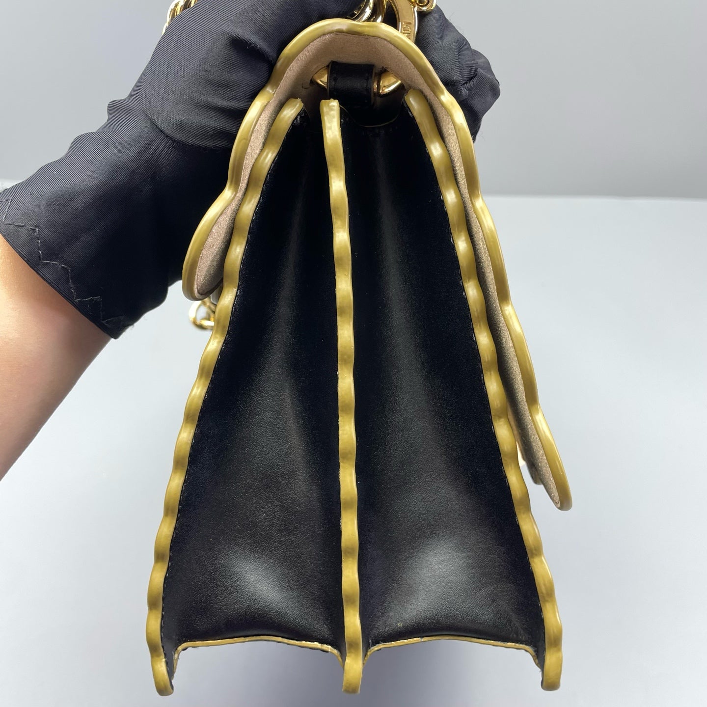 Fendi - Kan I (Kan I F) Scalloped Edge - Leather - Black - (medium)