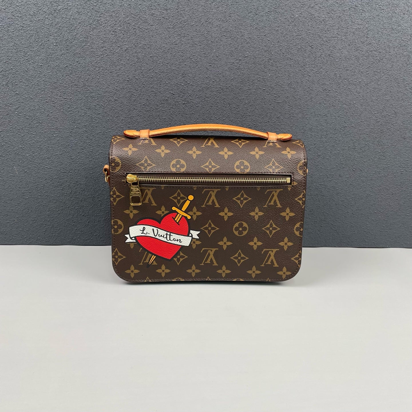 Louis Vuitton - Pochette Metis Monogram Canvas with Patches - Monogram coated canvas with natural cowhide leather trim - Brown - (Medium)