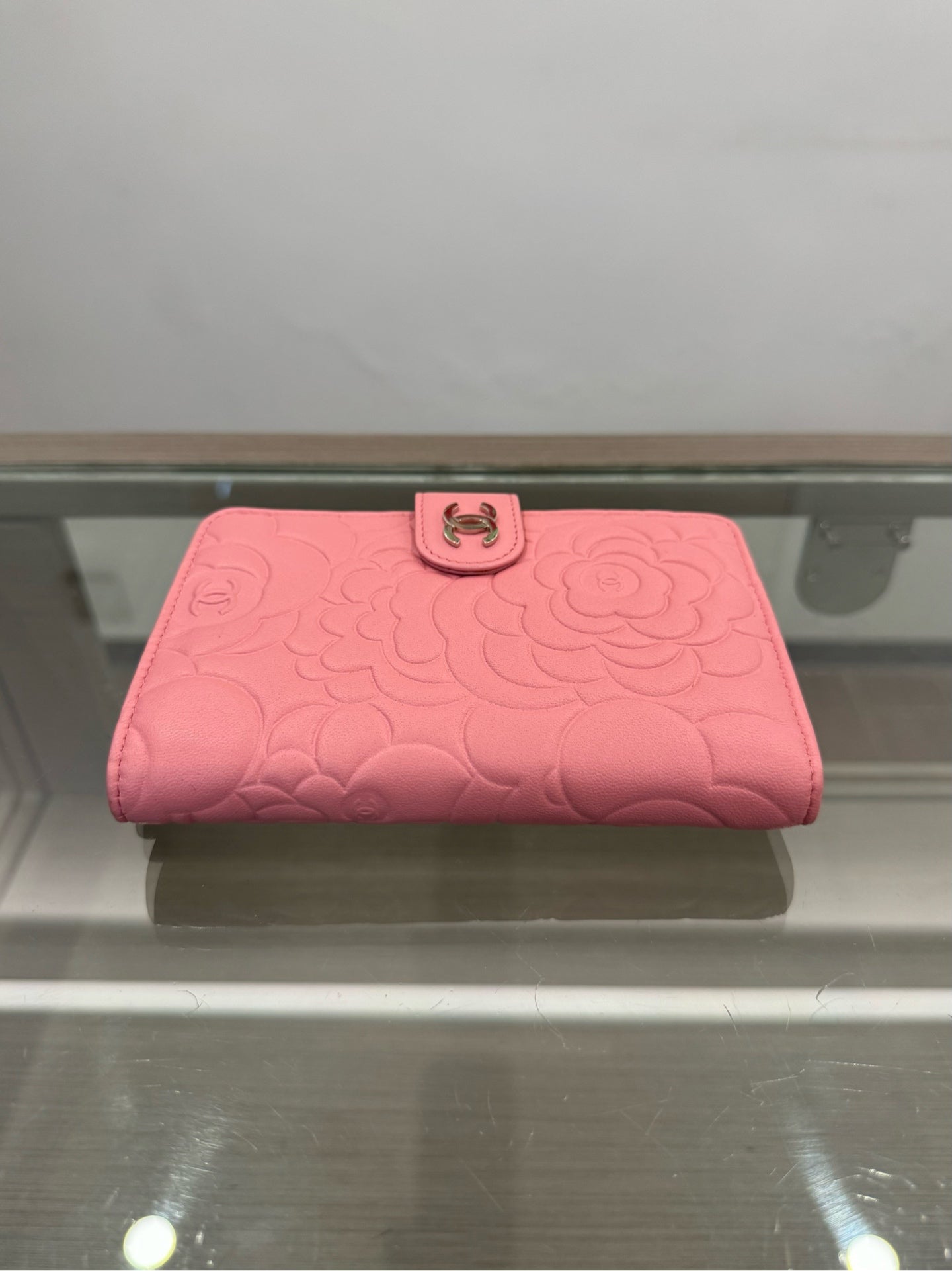 Chanel - Camellia Tri-Fold Wallet - Leather - Pink - (Small)