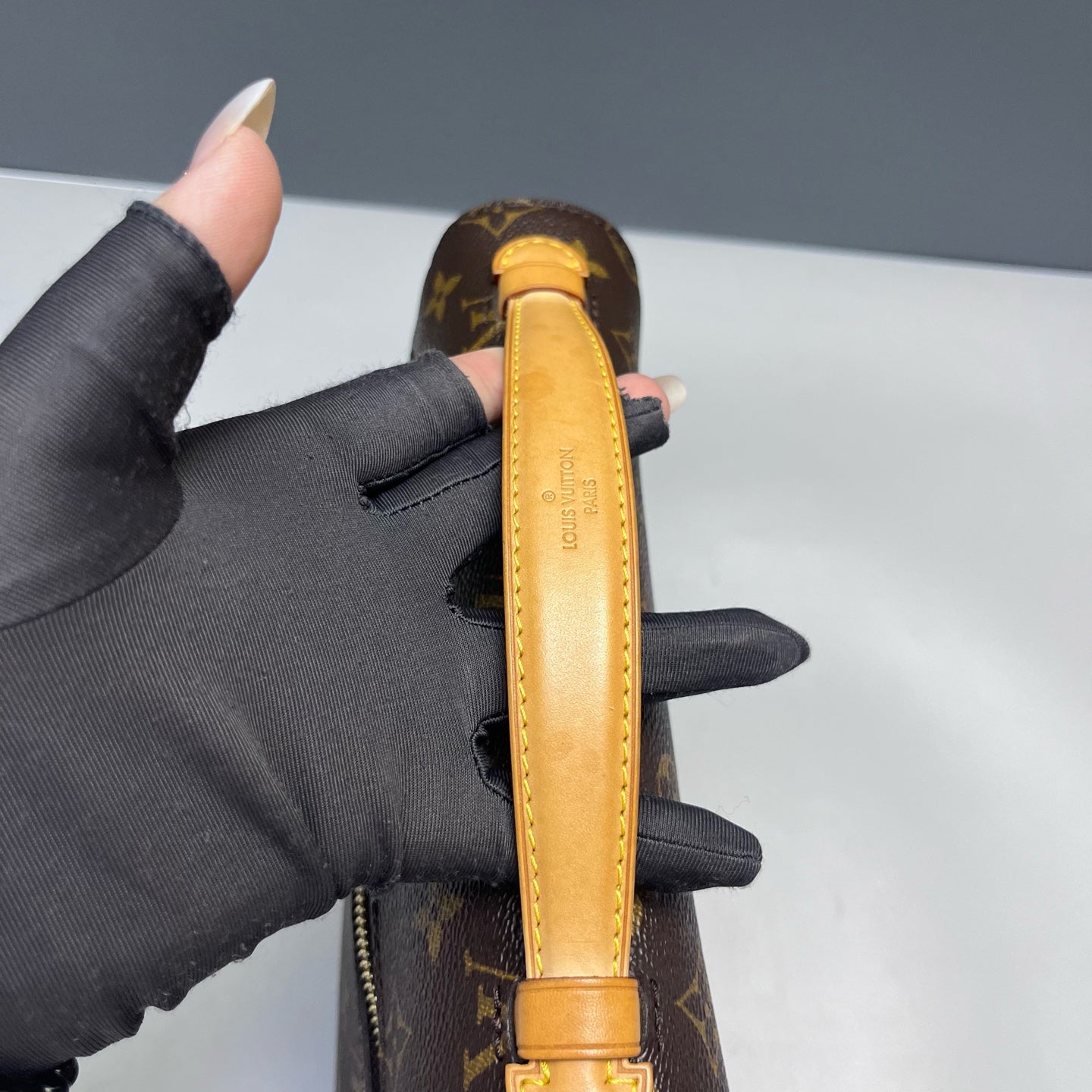 Louis Vuitton - Pochette Metis - Monogram coated canvas with Vachetta leather trim - Brown - (Medium)