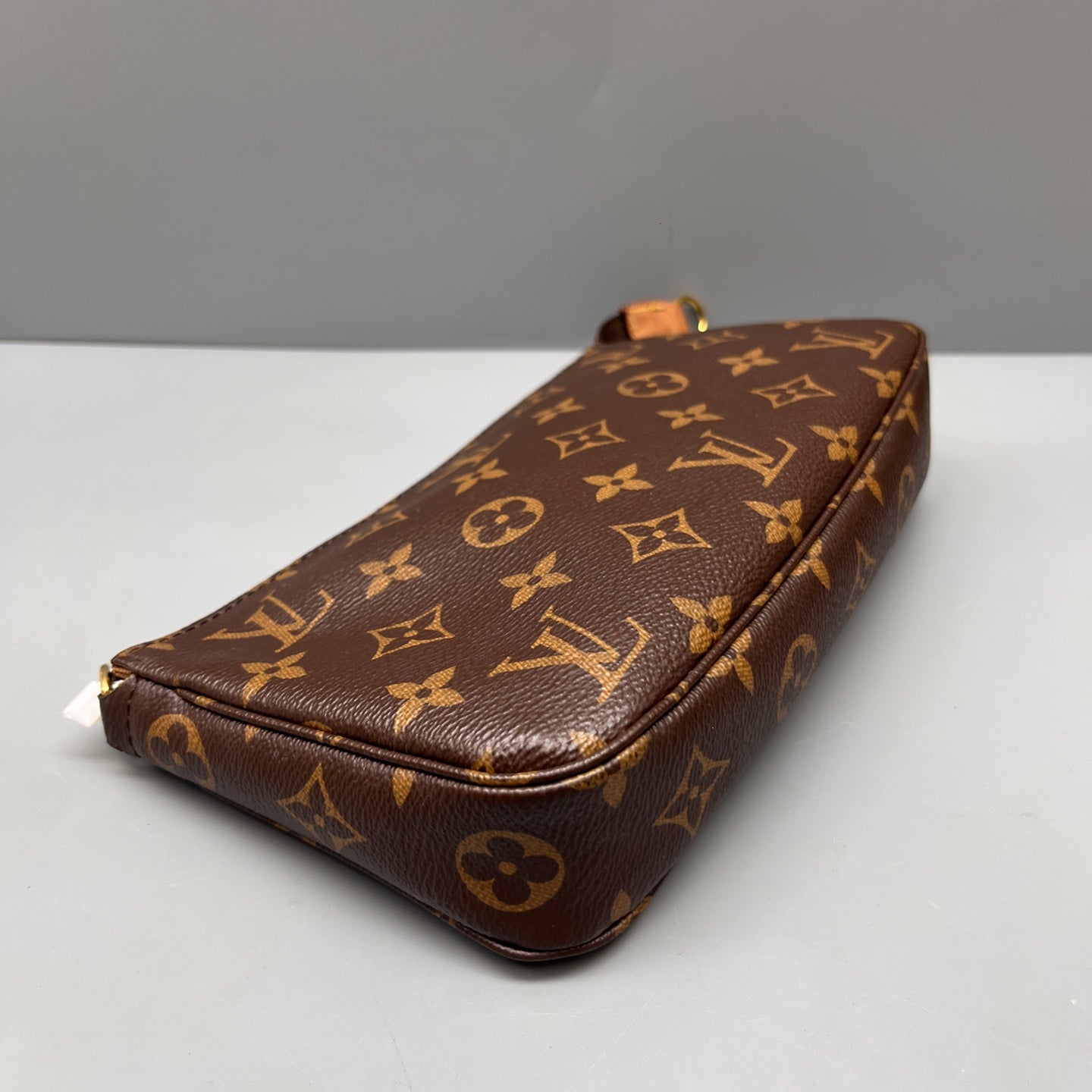 Louis Vuitton - Pochette Accessoires - Monogram coated canvas with Vachetta leather trim - Brown - (small)