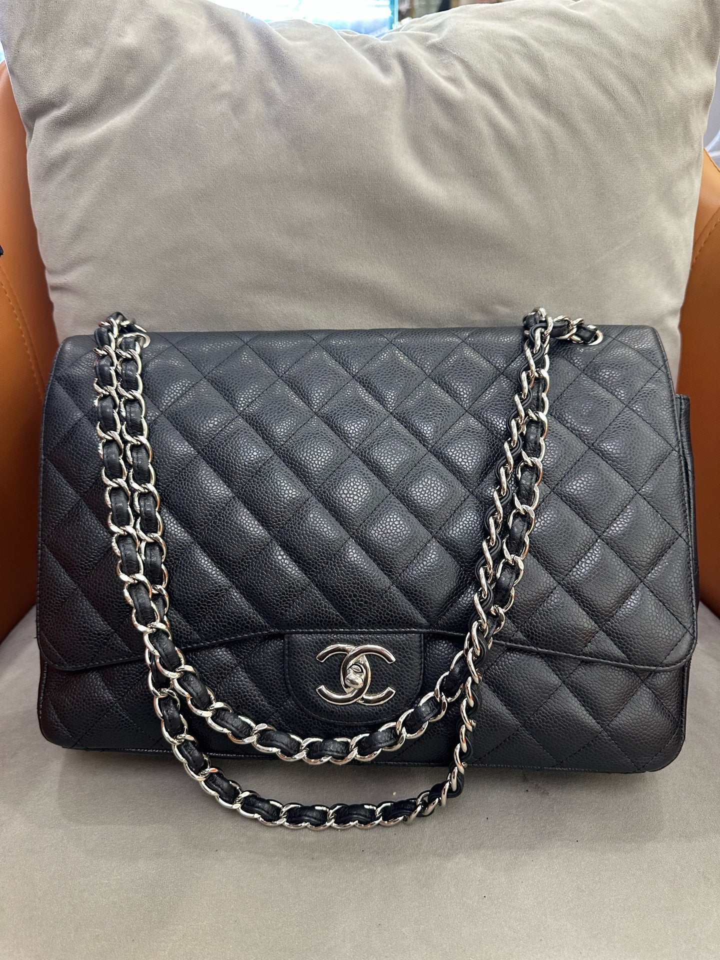 Chanel - Classic Flap Maxi - Leather - Black - (Large)