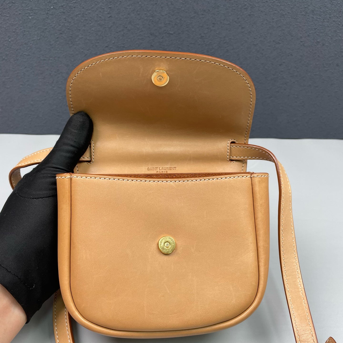 Saint Laurent - Kaia Mini Saddle Bag - Smooth calfskin leather - Camel - (mini)