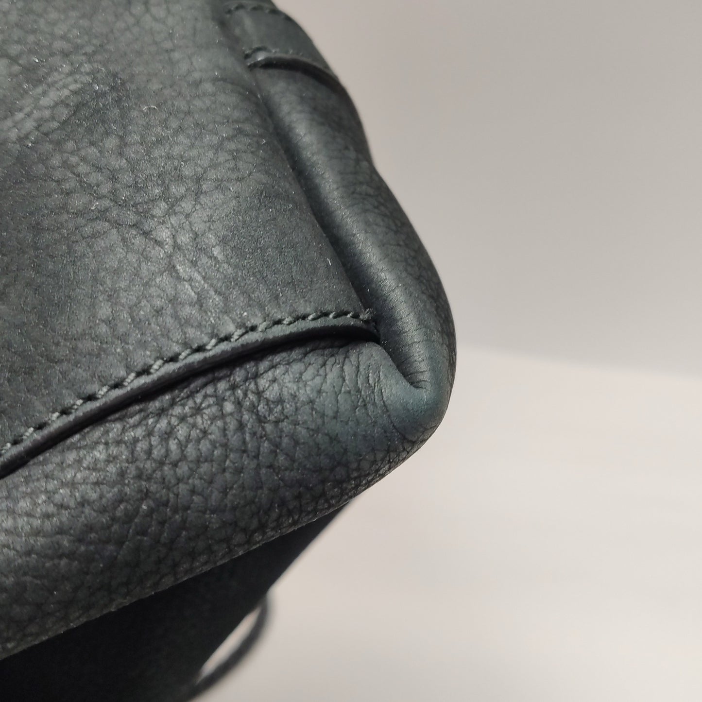 Gucci - Grained Leather Gold Logo Tote Bag - Leather - Black - (large)