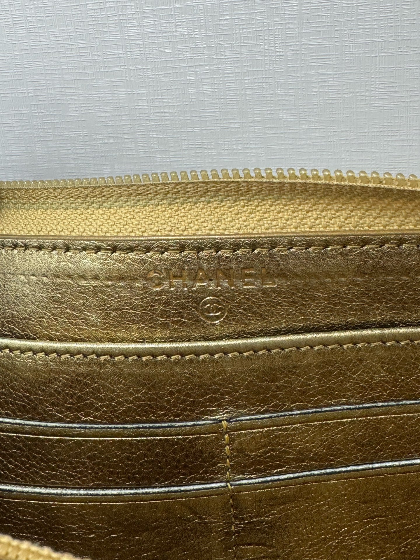 Chanel - Le Boy Zip Wallet - Aged metallic calfskin leather - Gold - (medium)