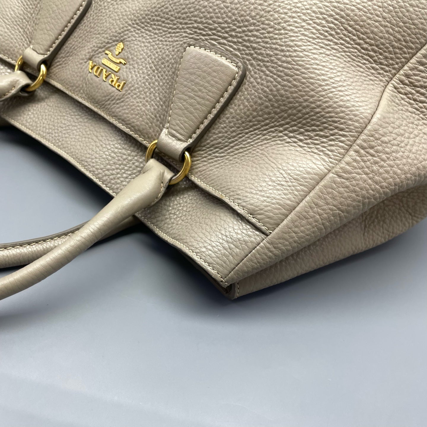 Prada - Tote Bag - Grained leather - Grey - (Medium)