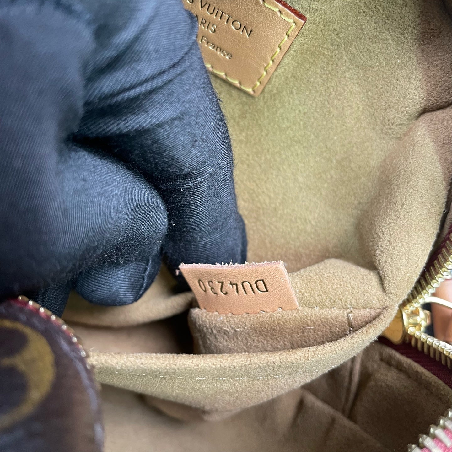 Louis Vuitton - Boîte Chapeau Souple PM - Monogram coated canvas with natural cowhide leather trim - Brown Monogram with natural Vachetta leather and red accents - (Mini)