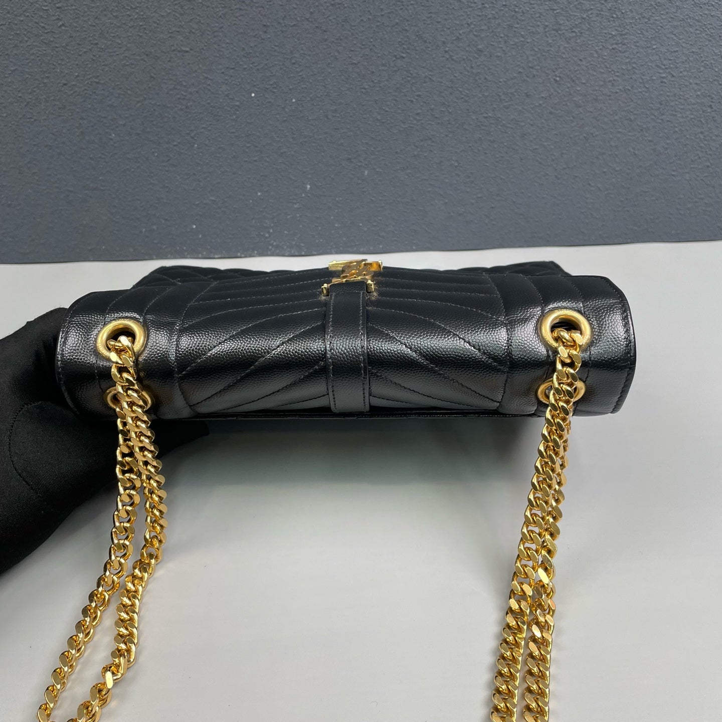 Saint Laurent - Envelope Chain Bag - Caviar cowhide leather - Black with Gold-Tone Hardware - (medium)