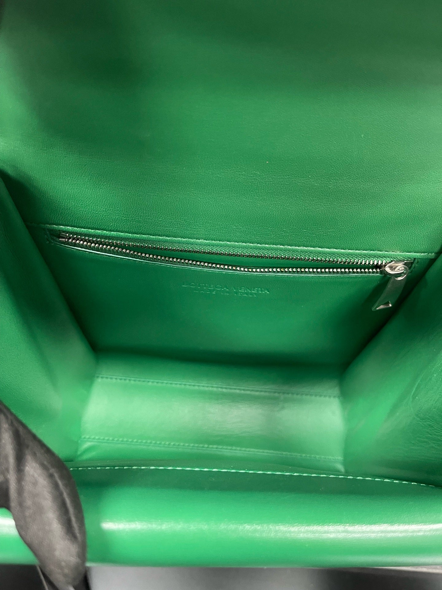 Bottega Veneta - Clip Shoulder Crossbody Bag - Calfskin leather - Green - (Small)