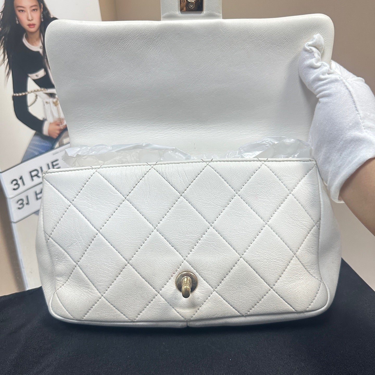Chanel - Flap Bag with Chunky Enamel Chain - Lambskin leather - White with Gold-Tone Hardware and White Enamel - (small)