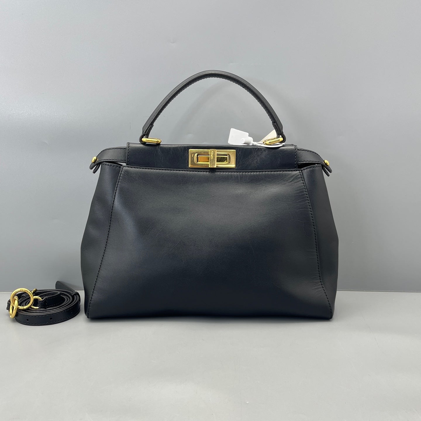 Fendi - Peekaboo - Leather - Black - (Medium)