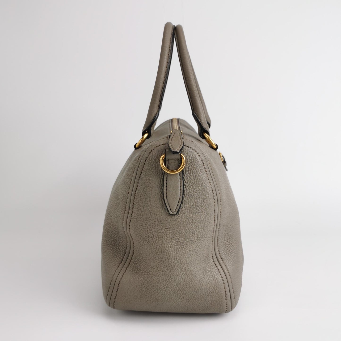Prada - Vitello Daino Top Handle Bag - Pebbled cowhide leather - Grey - (Large)