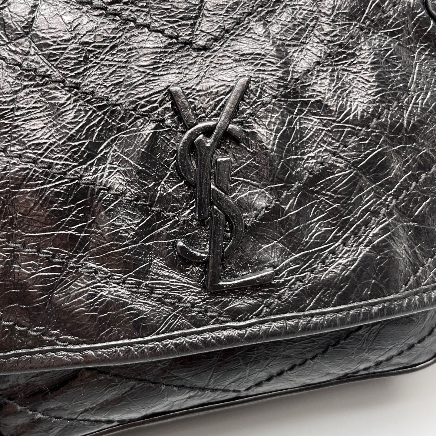 Saint Laurent - Niki Small Messenger Bag - Crinkled calfskin leather - Black - (Small)