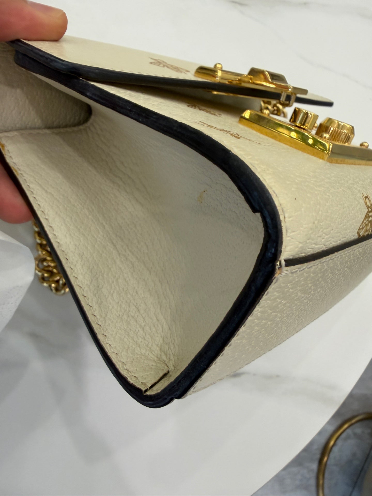 Gucci - Padlock Small Shoulder Bag with Bee Motif - Grained leather - White - (Small)