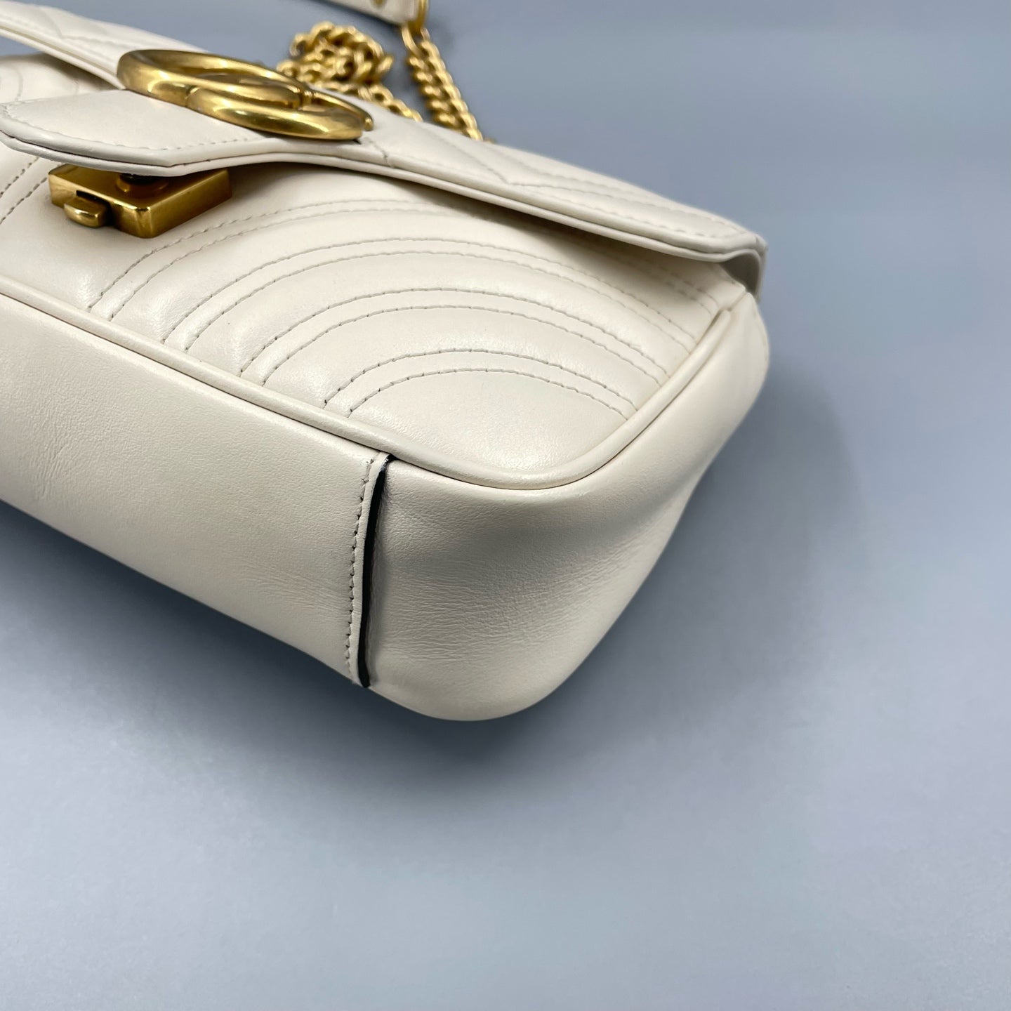Gucci - Marmont Matelassé Mini - Leather - White with Gold-Tone Hardware - (mini)