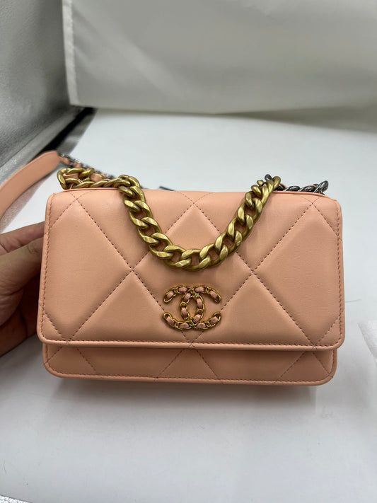 Chanel - Chanel 19 Wallet On Chain (WOC) - Lambskin leather - Pink with Mixed-Tone Hardware - (mini)