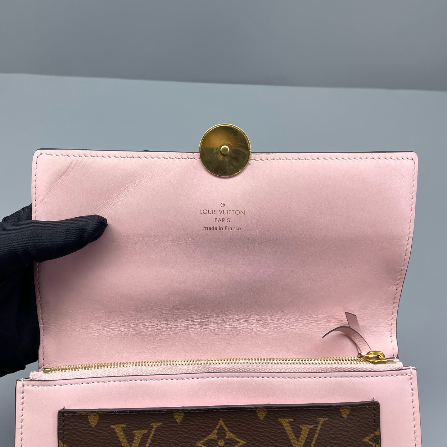 Louis Vuitton - Monogram Flower Lock Pochette - Monogram coated canvas with leather trim - Brown and Pink - (Mini)
