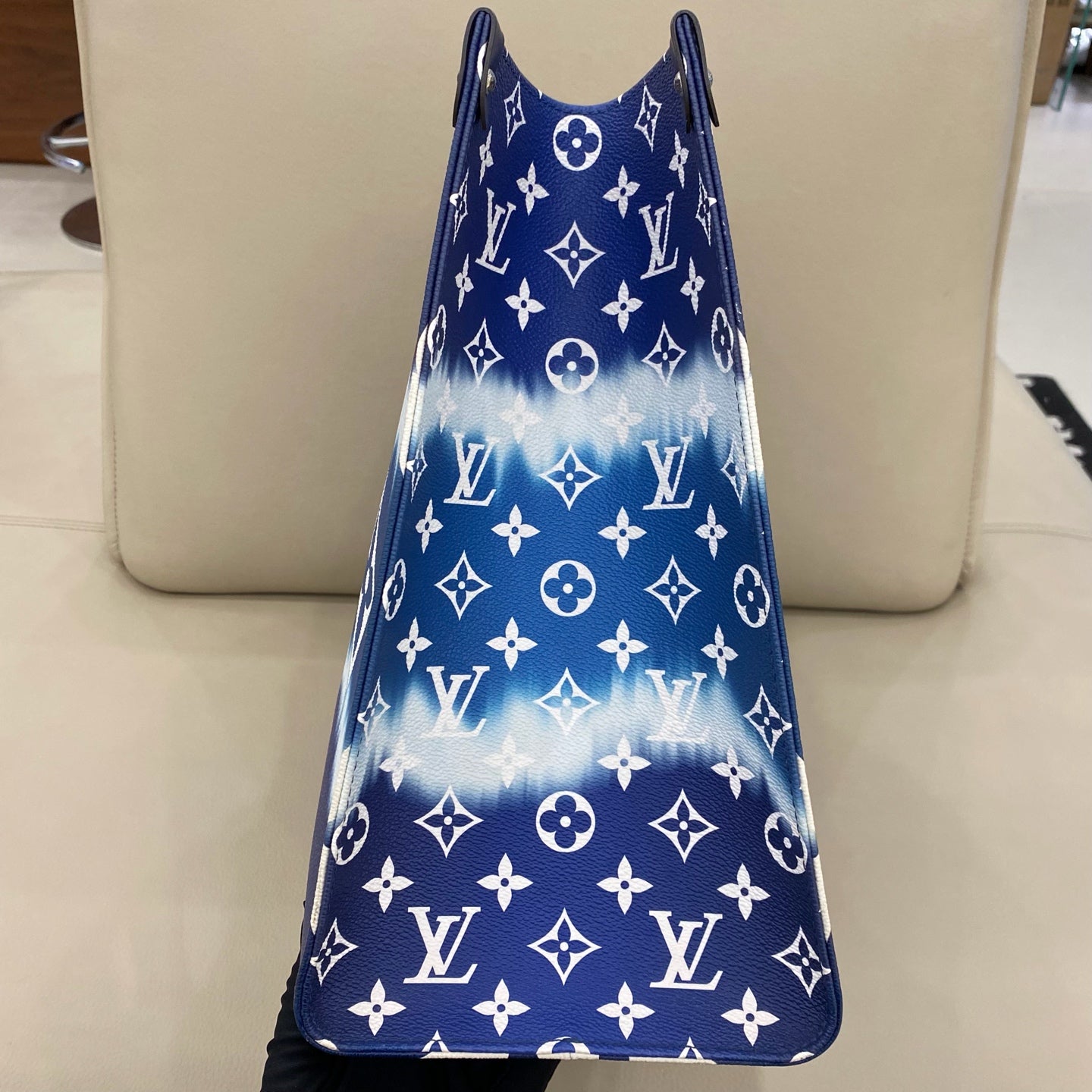 Louis Vuitton - Onthego GM Tie-Dye Gradient - Monogram Giant coated canvas with leather trim - Blue - (large)