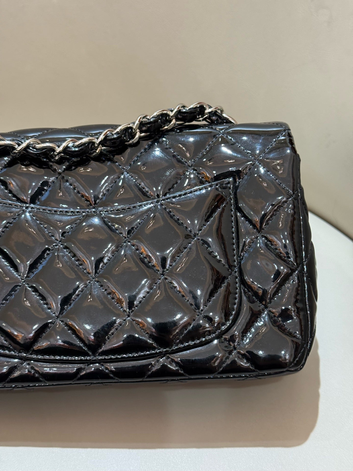 Chanel - Classic Flap Mini - Patent leather - Black - (mini)