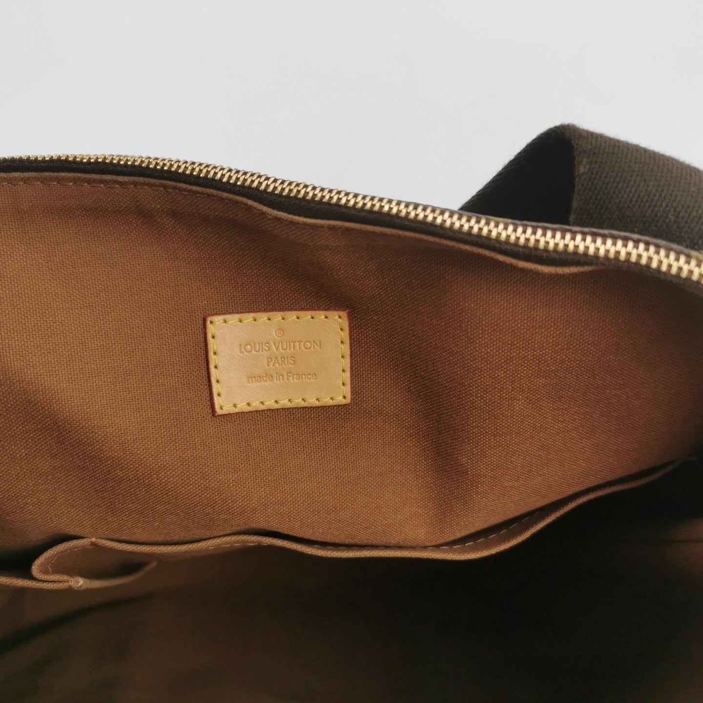 Louis Vuitton - Monogram Canvas Vertical Tote - Monogram coated canvas with natural cowhide leather trim and textile straps - Brown - (Medium)