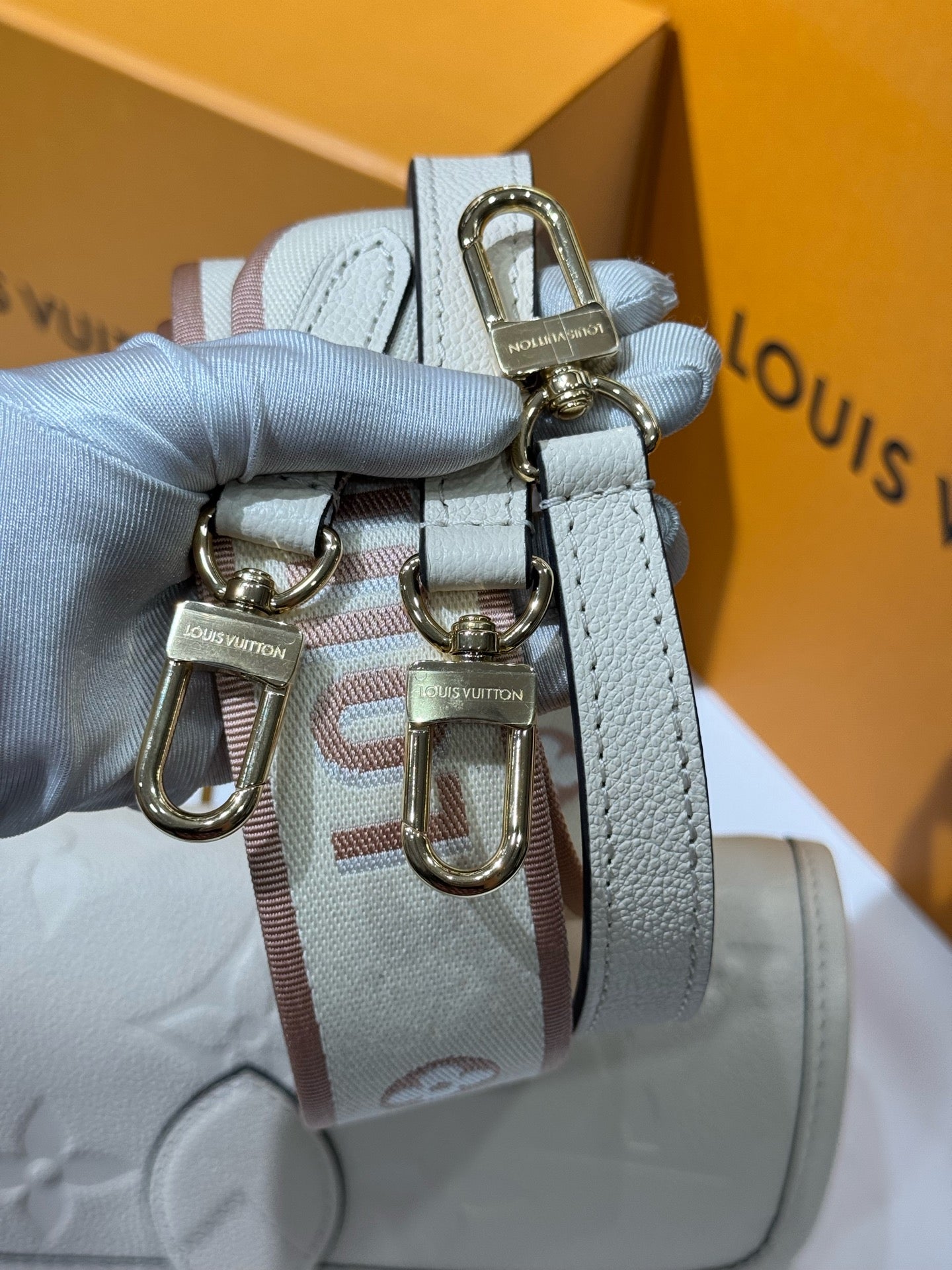 Louis Vuitton - Dione Baguette - Leather - White - (medium)