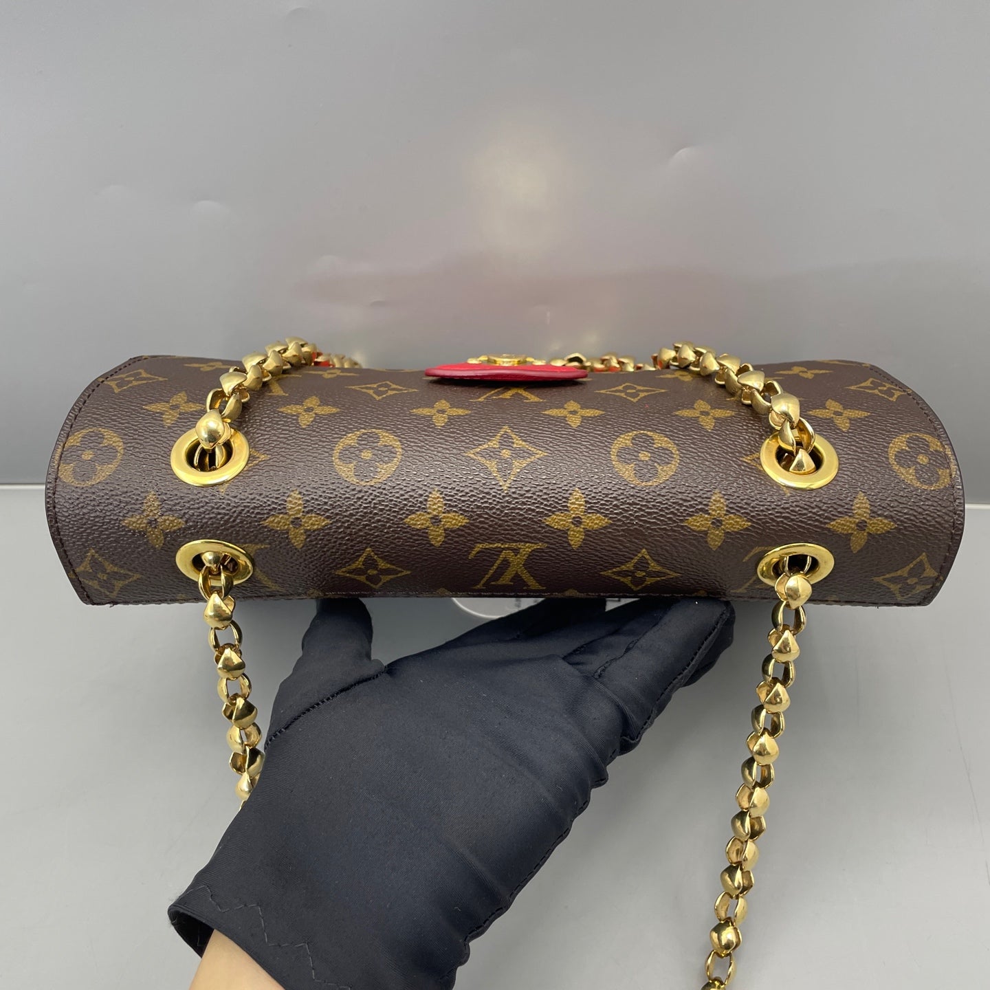 Louis Vuitton - Victoria Chain Bag - Monogram canvas with grained leather accents - Brown and Red with Gold-Tone Hardware - (Medium)