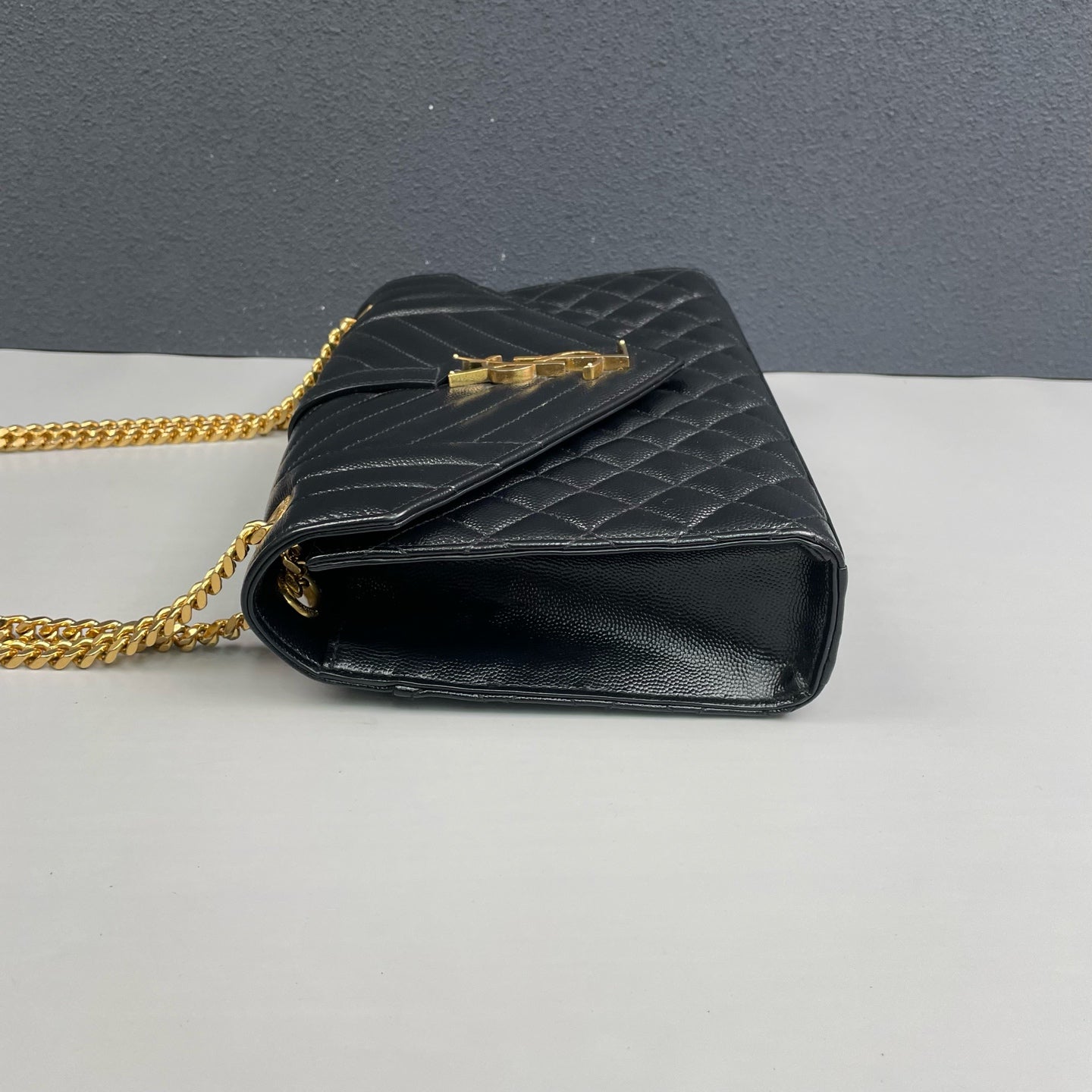 Saint Laurent - Envelope Chain Bag - Caviar cowhide leather - Black with Gold-Tone Hardware - (medium)