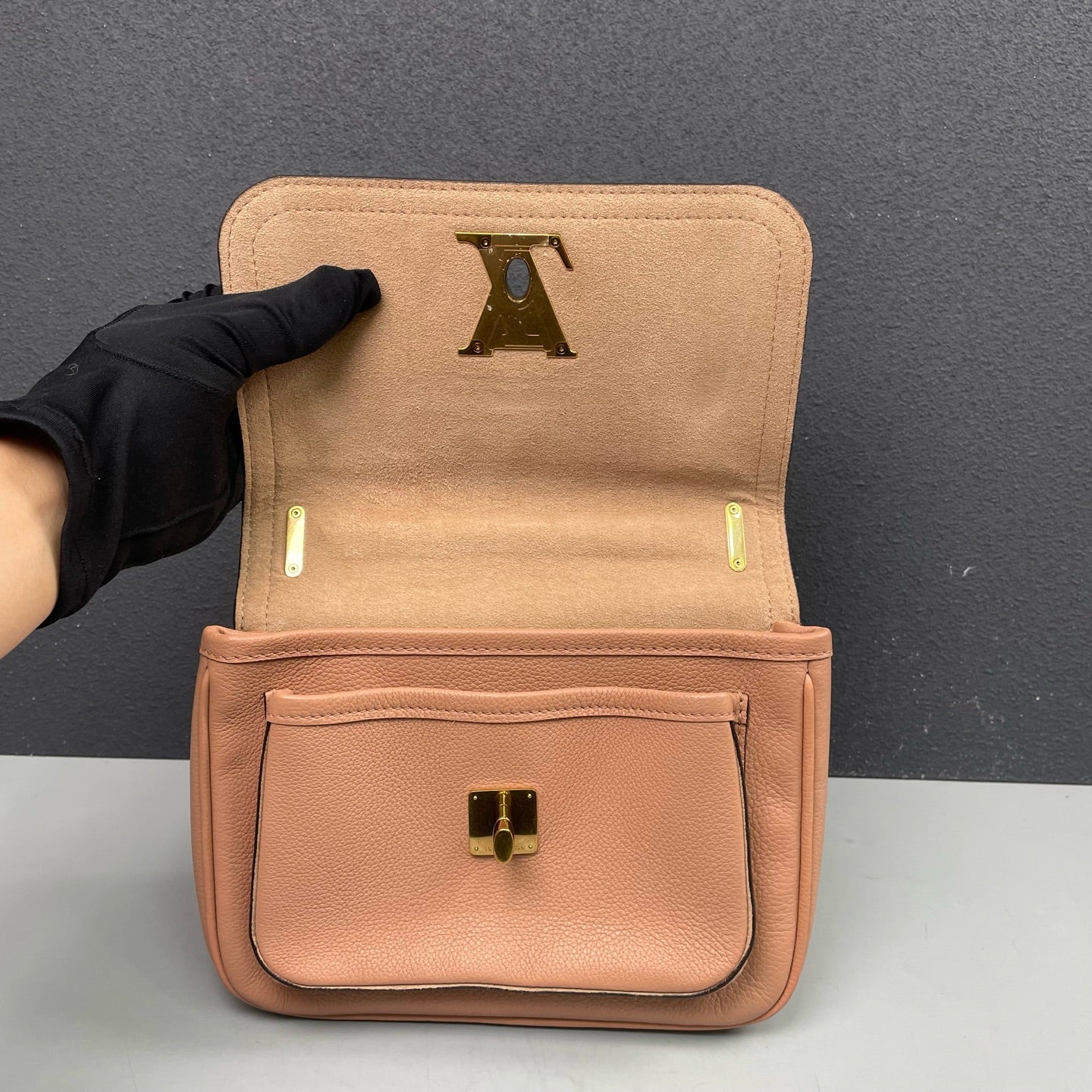 Louis Vuitton - Lockme Chain - Grained calfskin leather - Pink - (Small)
