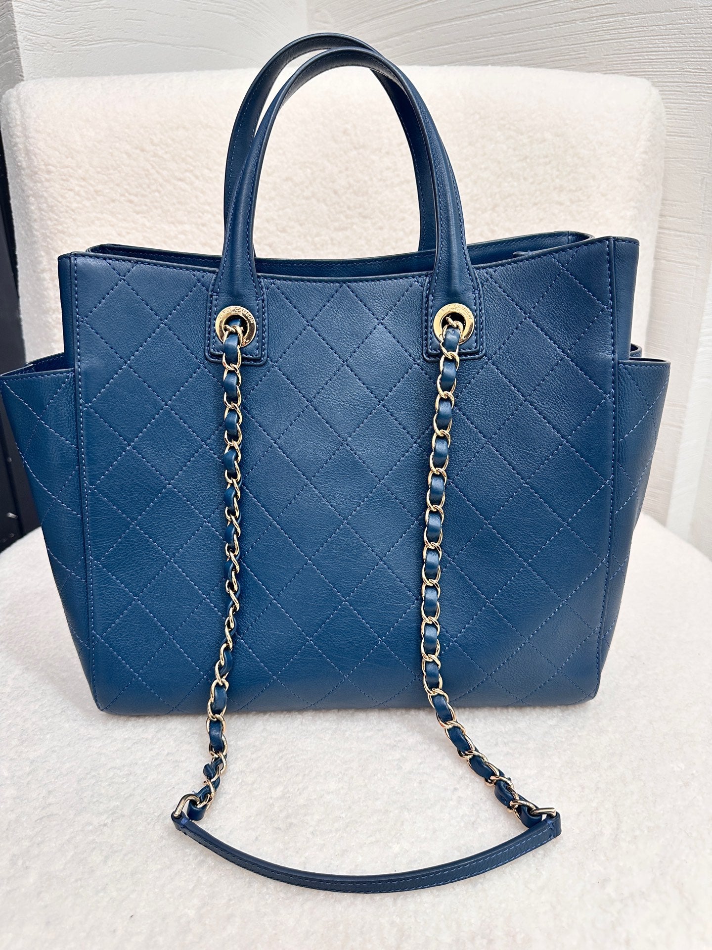Chanel - Quilted Top Handle & Chain Strap Tote Bag - Grained leather - Blue - (Medium)