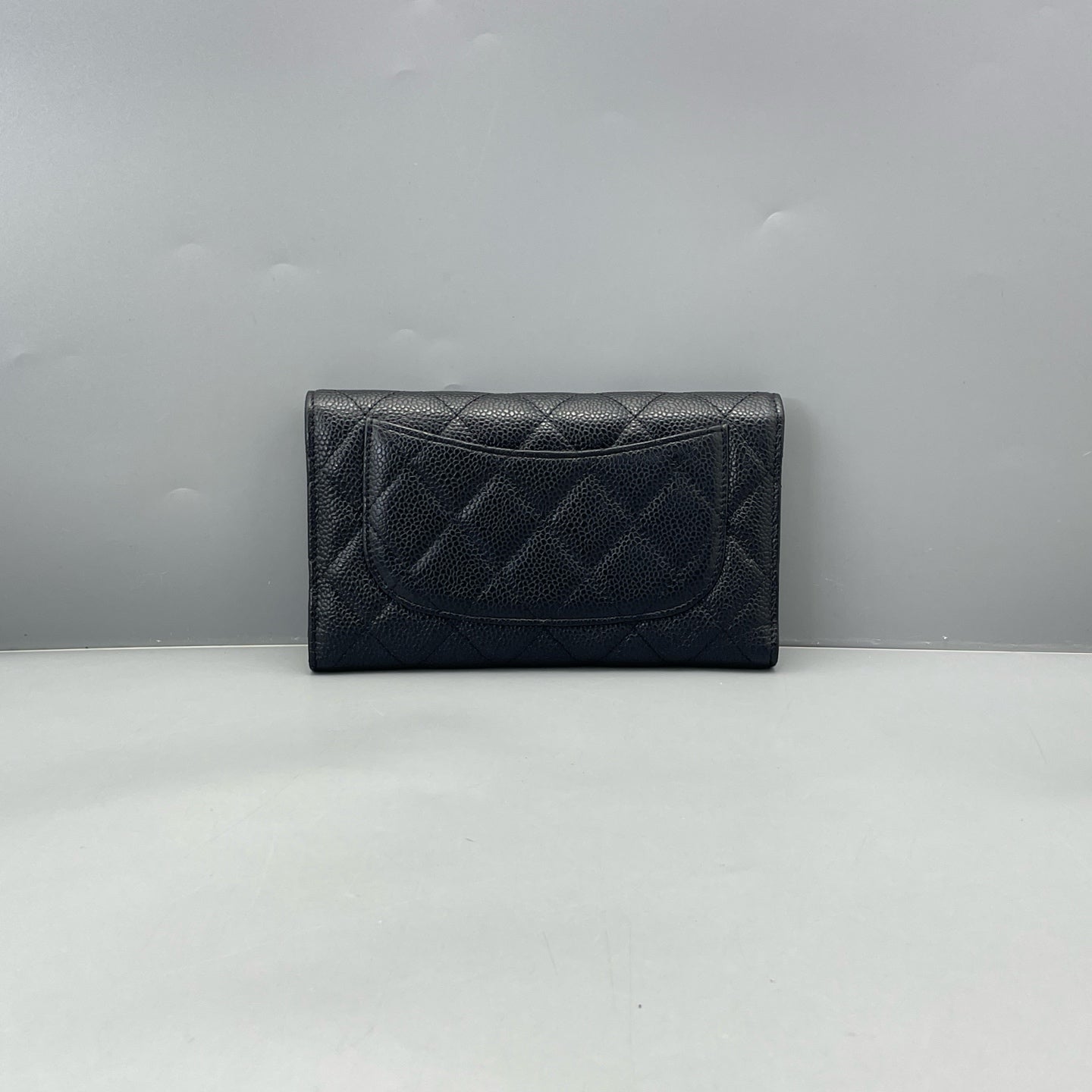 Chanel - Classic Flap Long Tri-Fold Wallet - Caviar leather - Black - (Medium)