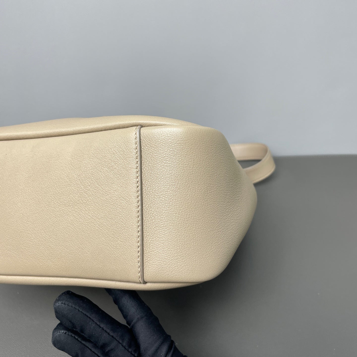 Saint Laurent - Hobo Bag - Leather - Elephant Grey with Antique Gold-Tone Hardware - (small)