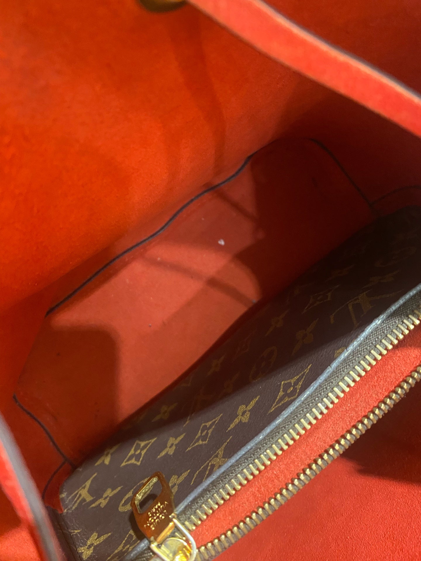 Louis Vuitton - Neonoe MM - Monogram coated canvas with cowhide leather trim - Brown with Red accents - (Medium)