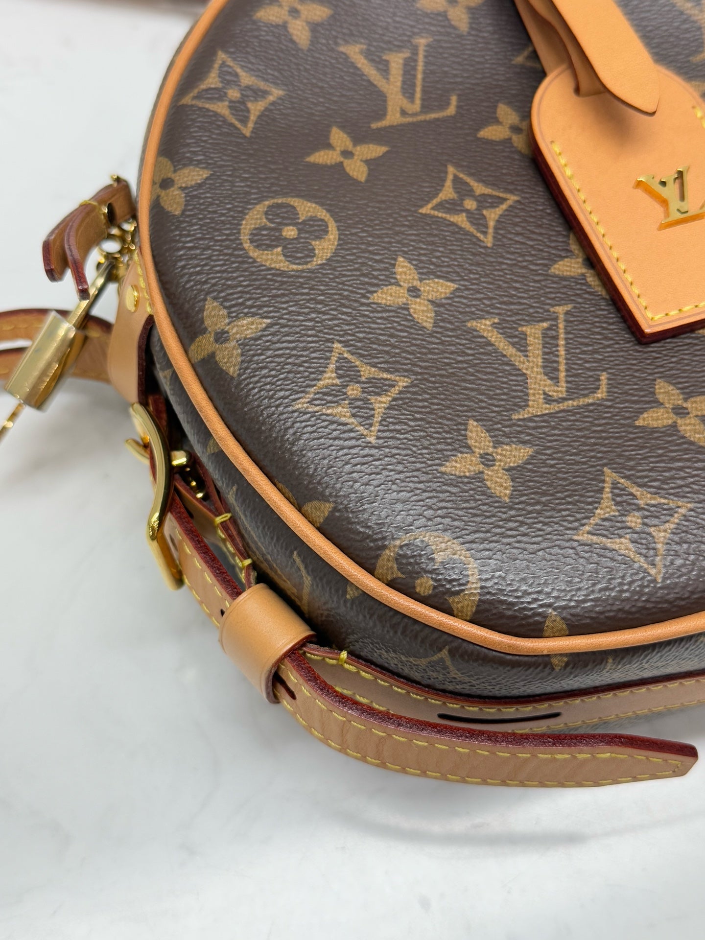Louis Vuitton - Soft Round Bag - Monogram coated canvas with Vachetta leather trim - Brown - (large)