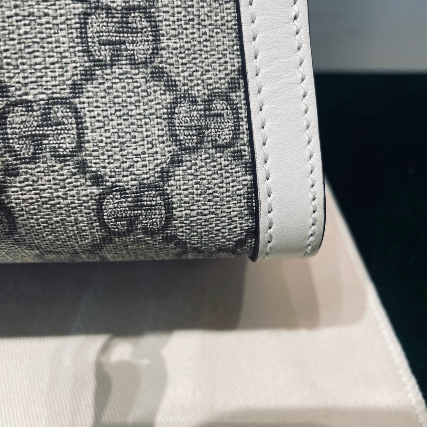Gucci - Padlock GG Supreme Small Shoulder Bag - GG Supreme canvas with leather trim - White - (small)