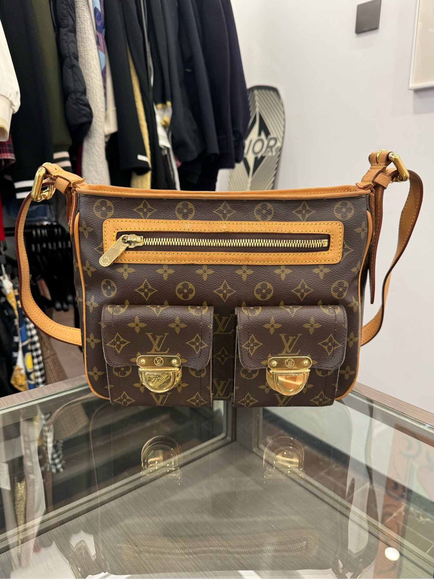 Louis Vuitton - Manhattan - Monogram canvas with Vachetta leather trim - Brown - (Medium)