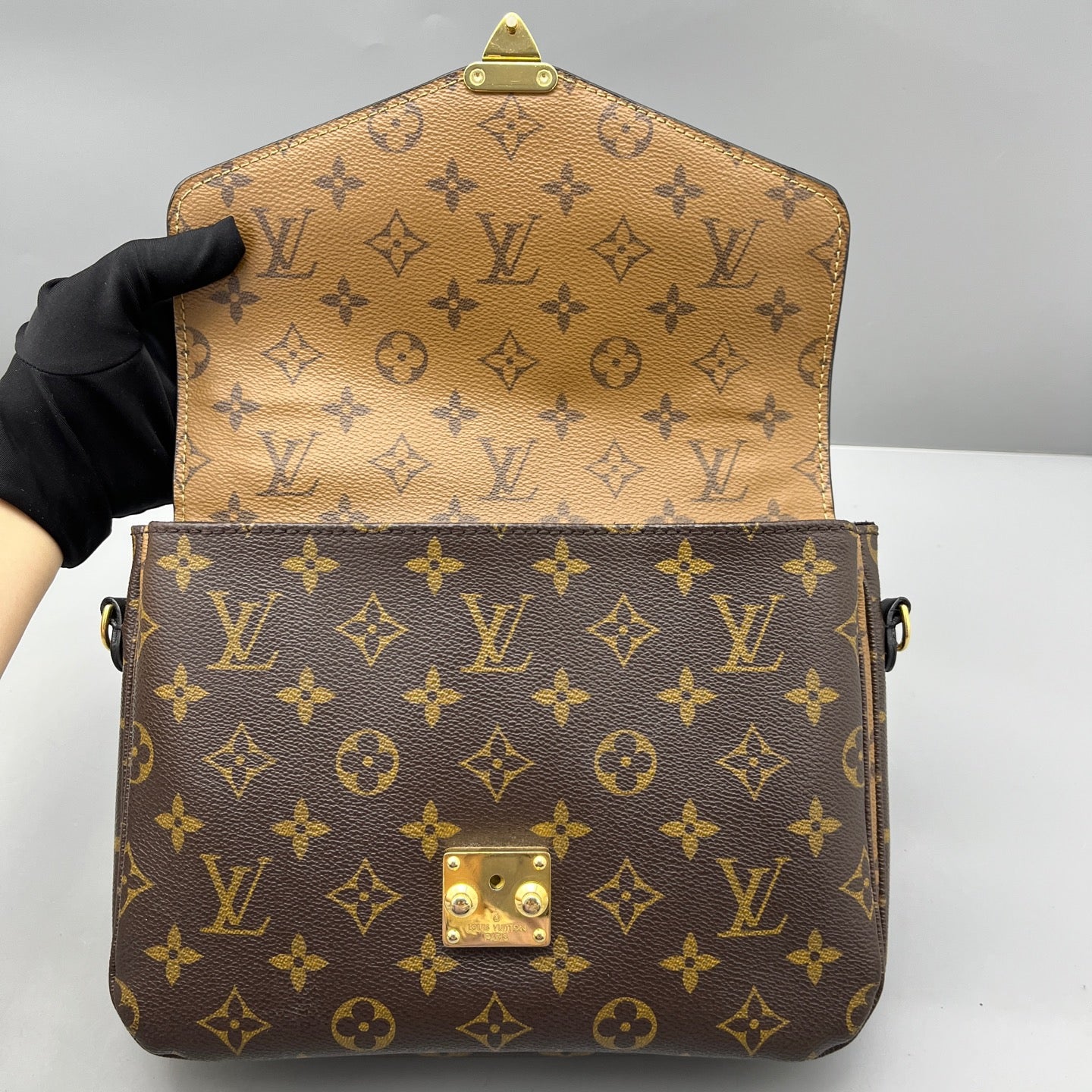 Louis Vuitton - Pochette Métis Reverse Monogram - Coated canvas - Brown - (Medium)