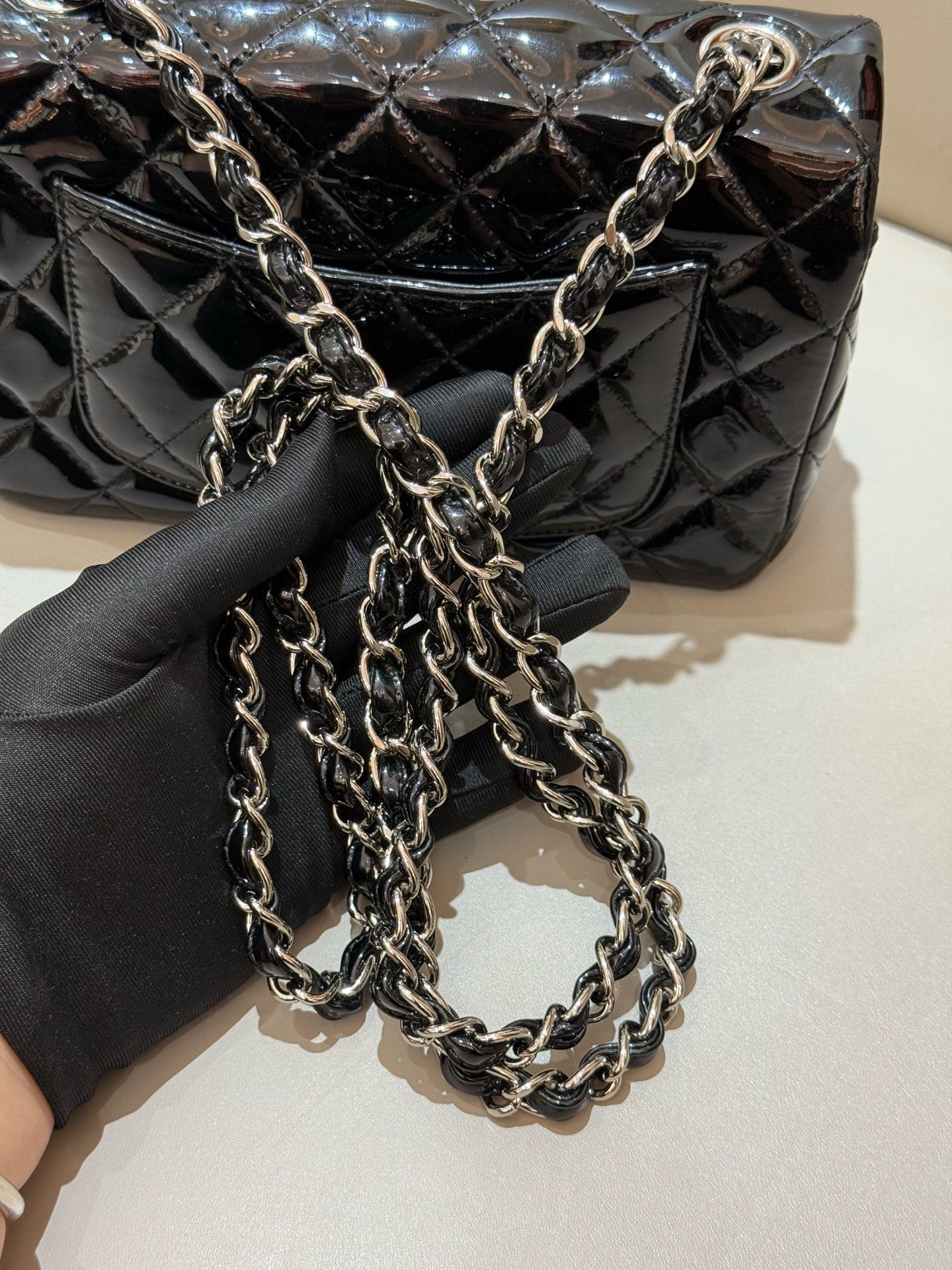 Chanel - Classic Flap Mini - Patent leather - Black - (mini)