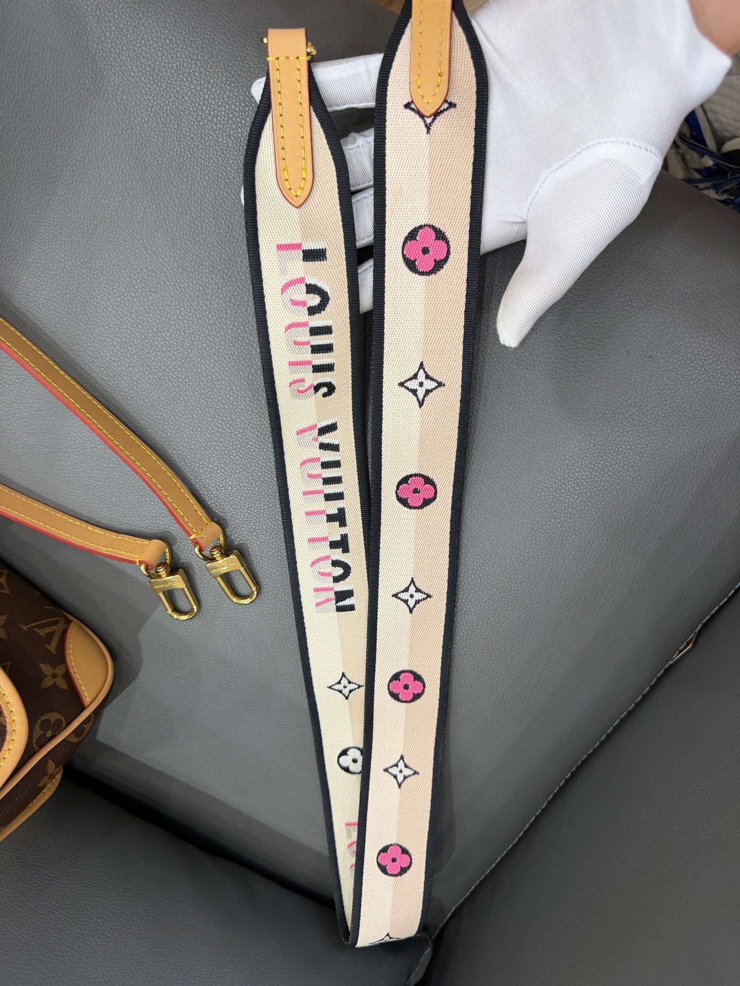 Louis Vuitton - Baguette Flap Bag - Monogram coated canvas with Vachetta leather trim - Brown - (small)