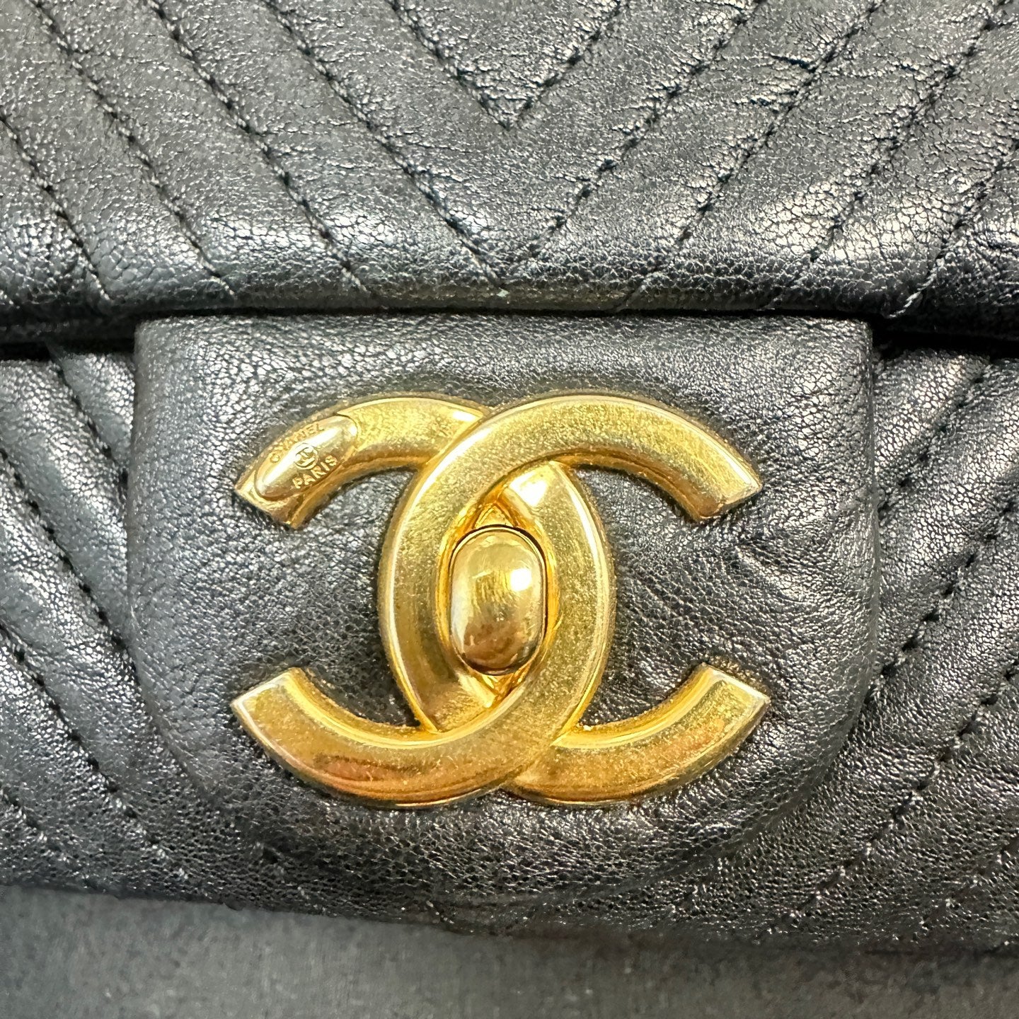 Chanel - Seasonal Flap Bag - Leather - Black - (Small)