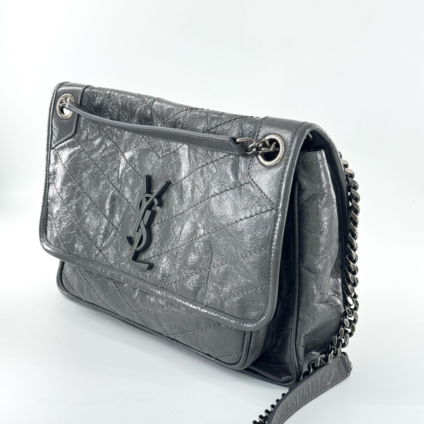 Saint Laurent - Niki Medium - Distressed crinkled calfskin leather - Grey - (Medium)