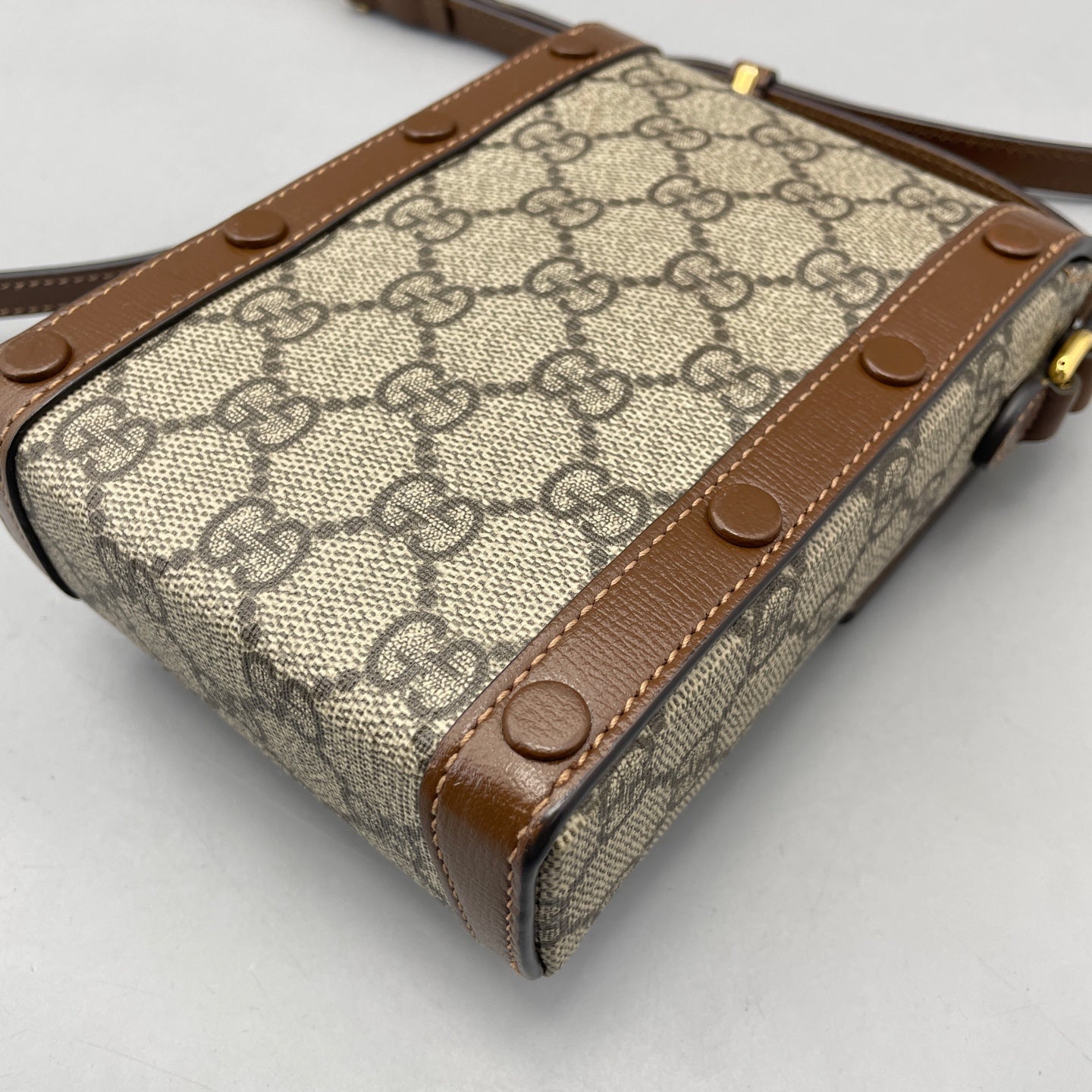 Gucci - Horsebit 1955 Vertical Phone Bag - GG Supreme coated canvas with brown leather trim - Brown - (mini)
