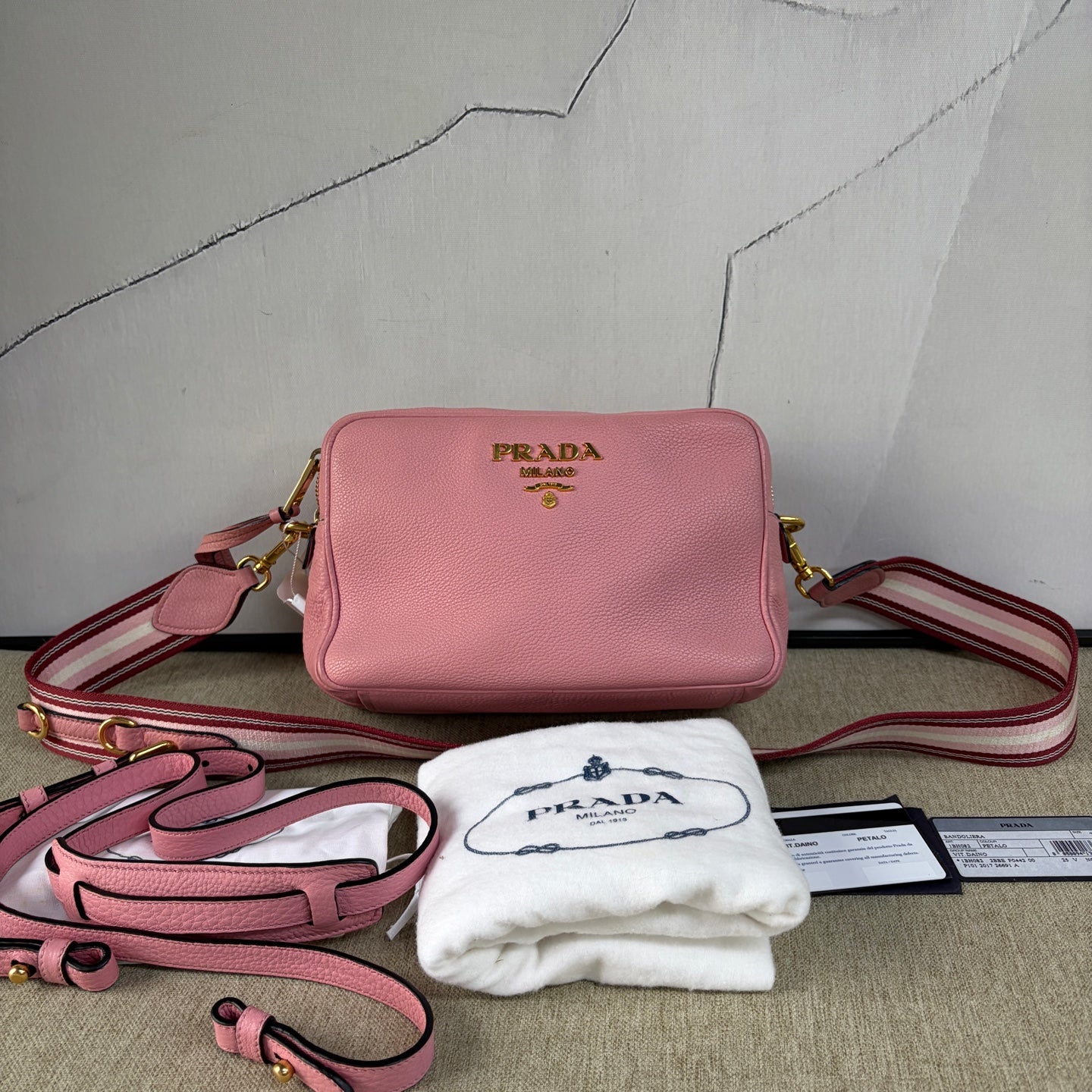 Prada - Vitello Daino Camera Bag - Grained calfskin leather - Pink with Gold-Tone Hardware - (Small)