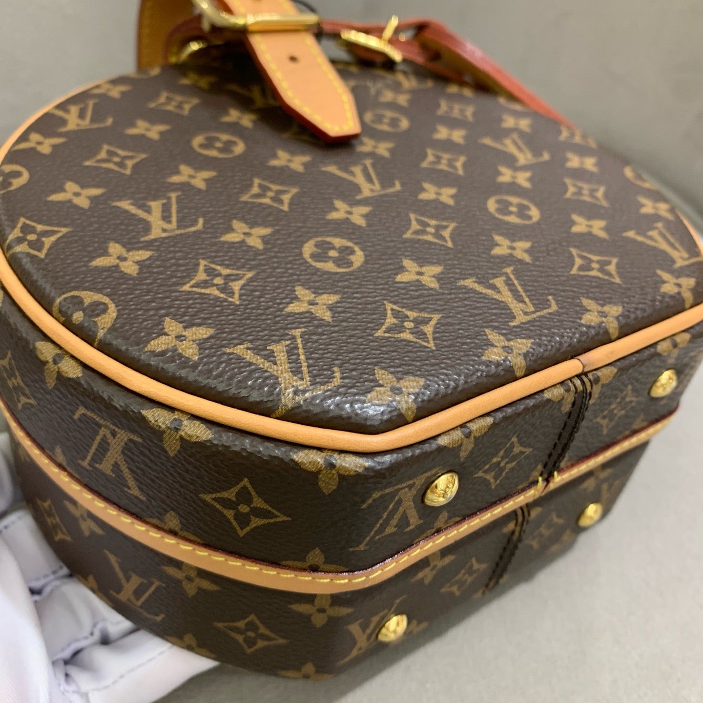 Louis Vuitton - Petite Boite Chapeau - Monogram coated canvas and Vachetta leather - Brown - (mini)