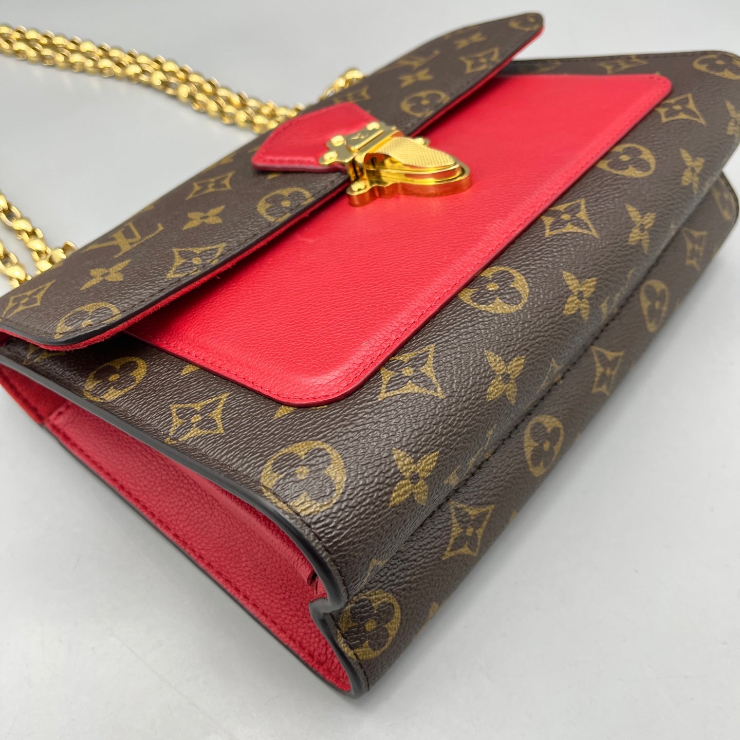 Louis Vuitton - Victoria Chain Bag - Monogram coated canvas and grained leather - Brown and Red - (medium)
