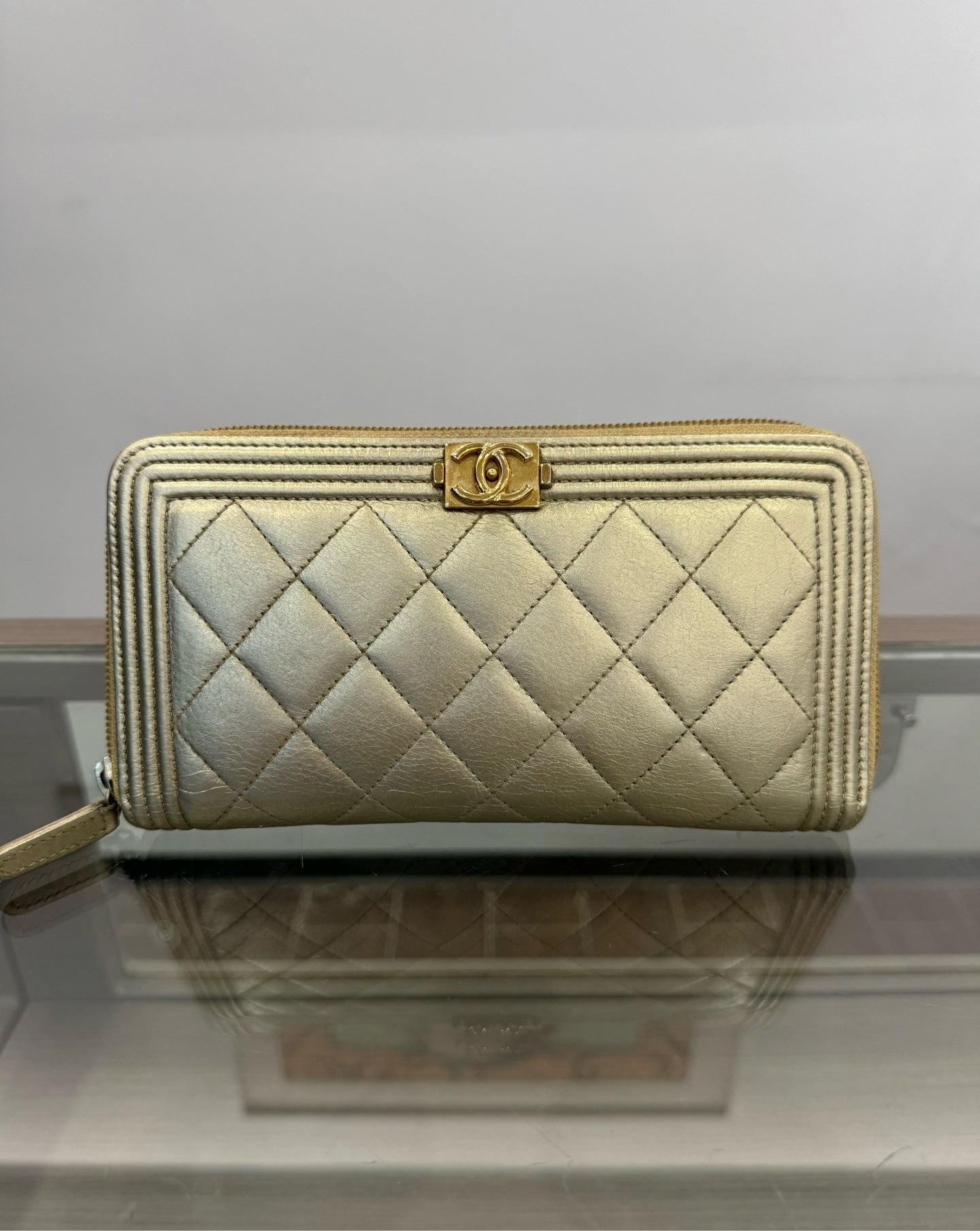 Chanel - Le Boy Zip Wallet - Aged metallic calfskin leather - Gold - (medium)